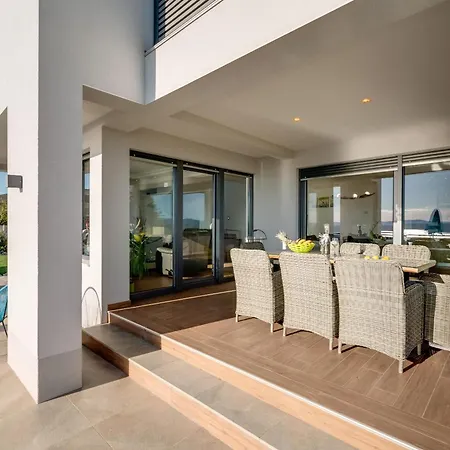 Luxury With Pool Near The Beach, Great View - Traveler Tourist Agency Krk - Id 2135 Crikvenica