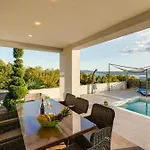 Luxury With Pool Near The Beach, Great View - Traveler Tourist Agency Krk - Id 2135 Crikvenica