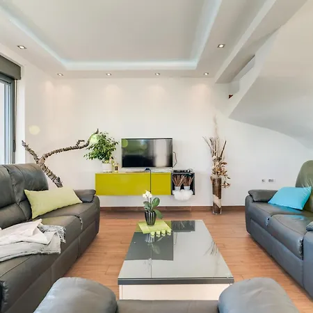 别墅 Luxury With Pool Near The Beach, Great View - Traveler Tourist Agency Krk - Id 2135 茨里克韦尼察