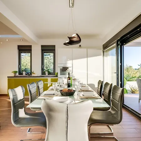 Luxury With Pool Near The Beach, Great View - Traveler Tourist Agency Krk - Id 2135