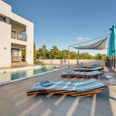 Luxury With Pool Near The Beach, Great View - Traveler Tourist Agency Krk - Id 2135 茨里克韦尼察