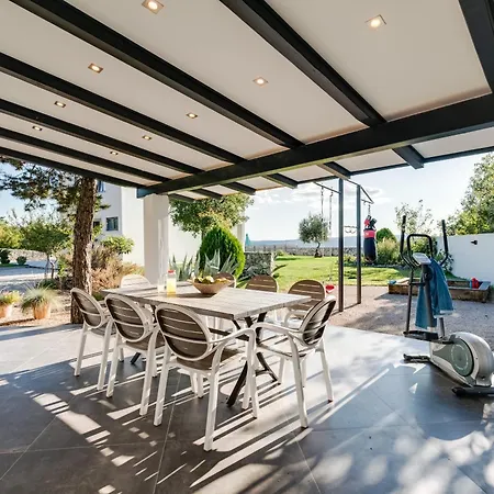 Luxury With Pool Near The Beach, Great View - Traveler Tourist Agency Krk - Id 2135 别墅