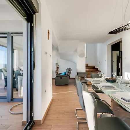 Luxury With Pool Near The Beach, Great View - Traveler Tourist Agency Krk - Id 2135