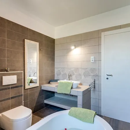 Luxury With Pool Near The Beach, Great View - Traveler Tourist Agency Krk - Id 2135 *