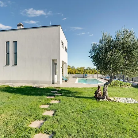 Luxury With Pool Near The Beach, Great View - Traveler Tourist Agency Krk - Id 2135 茨里克韦尼察