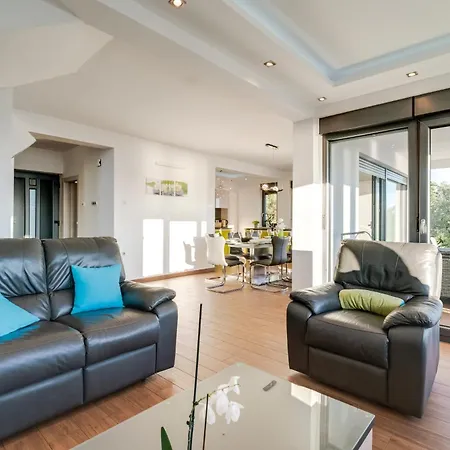 Luxury With Pool Near The Beach, Great View - Traveler Tourist Agency Krk - Id 2135 * Crikvenica