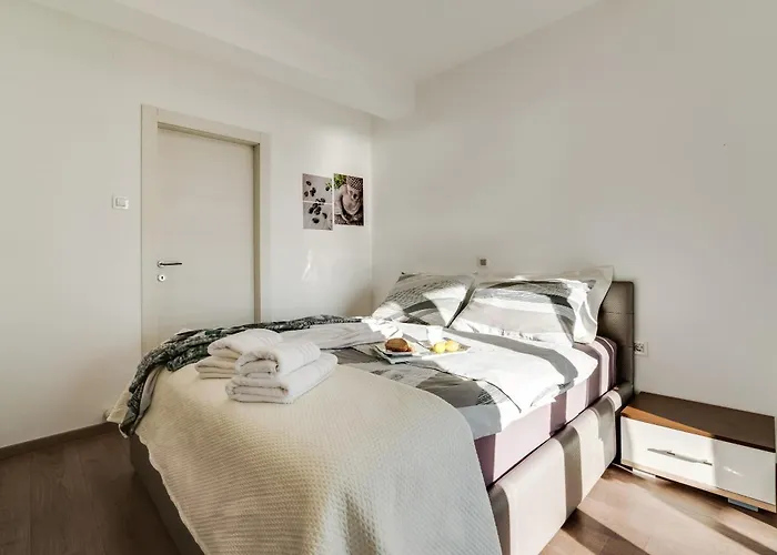 Luxury With Pool Near The Beach, Great View - Traveler Tourist Agency Krk - Id 2135