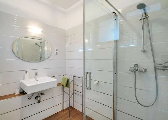 Luxury With Pool Near The Beach, Great View - Traveler Tourist Agency Krk - Id 2135 别墅 茨里克韦尼察