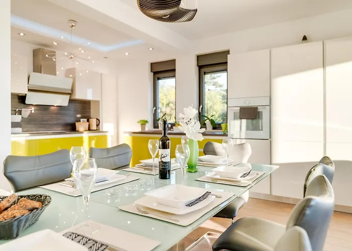 Luxury With Pool Near The Beach, Great View - Traveler Tourist Agency Krk - Id 2135 别墅 *