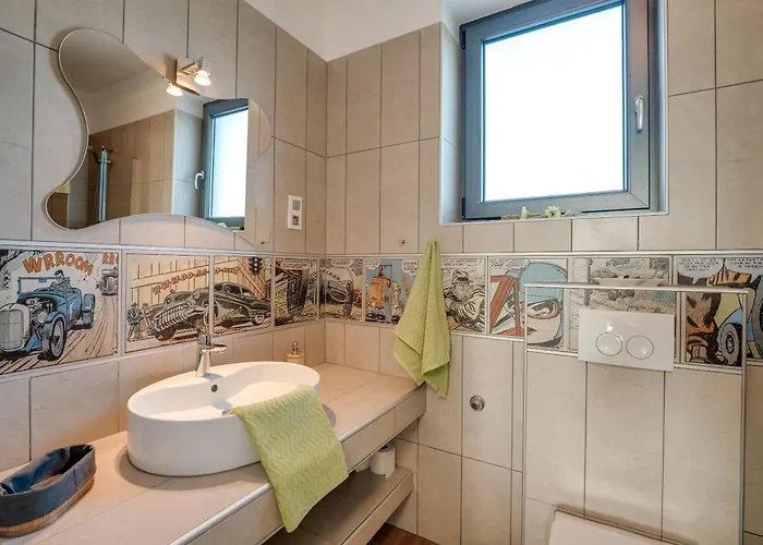 Luxury With Pool Near The Beach, Great View - Traveler Tourist Agency Krk - Id 2135 茨里克韦尼察