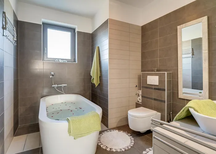 Luxury With Pool Near The Beach, Great View - Traveler Tourist Agency Krk - Id 2135 茨里克韦尼察