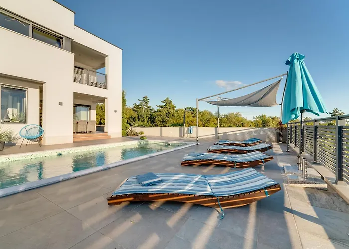 Luxury With Pool Near The Beach, Great View - Traveler Tourist Agency Krk - Id 2135 茨里克韦尼察