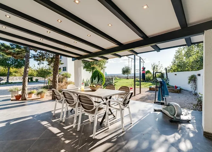 Luxury With Pool Near The Beach, Great View - Traveler Tourist Agency Krk - Id 2135 别墅