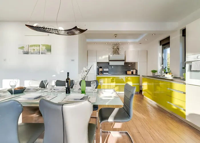 Luxury With Pool Near The Beach, Great View - Traveler Tourist Agency Krk - Id 2135 *