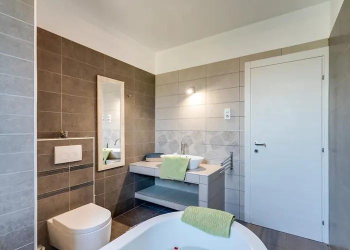 Luxury With Pool Near The Beach, Great View - Traveler Tourist Agency Krk - Id 2135 *