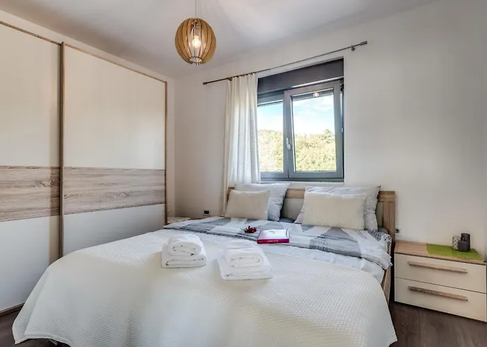 Luxury With Pool Near The Beach, Great View - Traveler Tourist Agency Krk - Id 2135 别墅