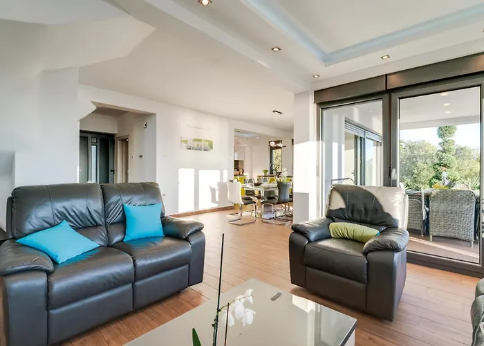 Luxury With Pool Near The Beach, Great View - Traveler Tourist Agency Krk - Id 2135 * 茨里克韦尼察