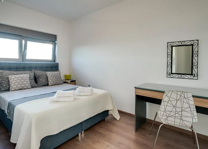 Luxury With Pool Near The Beach, Great View - Traveler Tourist Agency Krk - Id 2135 别墅