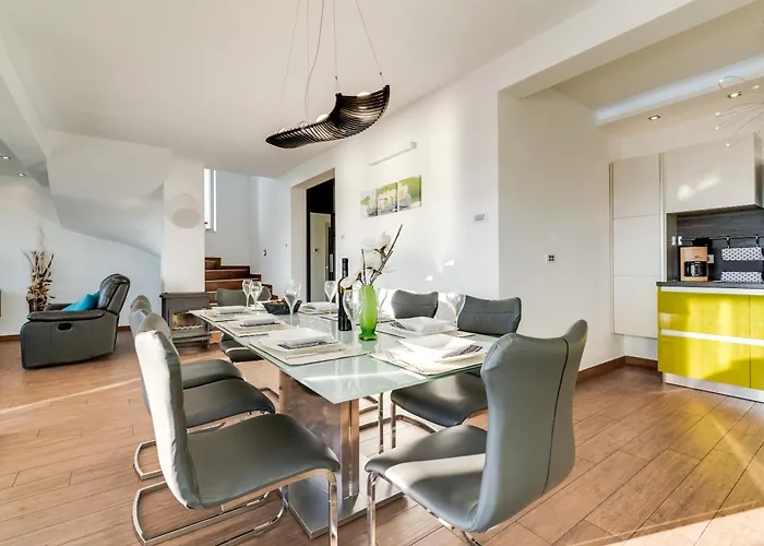 Luxury With Pool Near The Beach, Great View - Traveler Tourist Agency Krk - Id 2135 Crikvenica