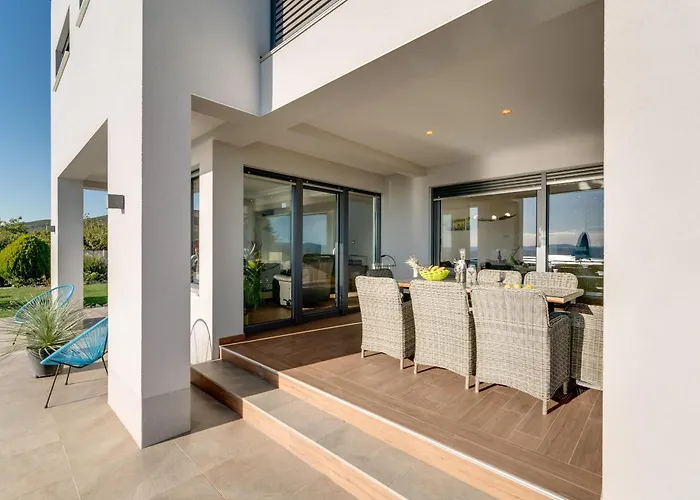 Luxury With Pool Near The Beach, Great View - Traveler Tourist Agency Krk - Id 2135 Crikvenica